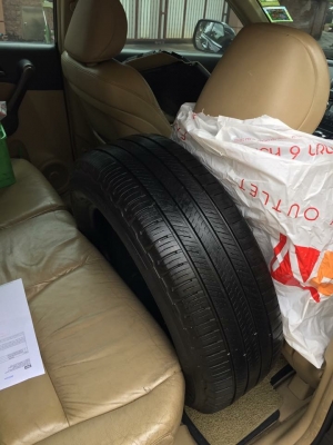 ยาง Michelin 225 65 17 สิ้นปี15 ดอกเต็ม ใช้ยาว ราคาไม่แพง