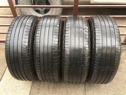 ยาง Michelin 225 65 17 สิ้นปี15 ดอกเต็ม ใช้ยาว ราคาไม่แพง