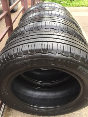 ยาง Michelin 225 65 17 สิ้นปี15 ดอกเต็ม ใช้ยาว ราคาไม่แพง