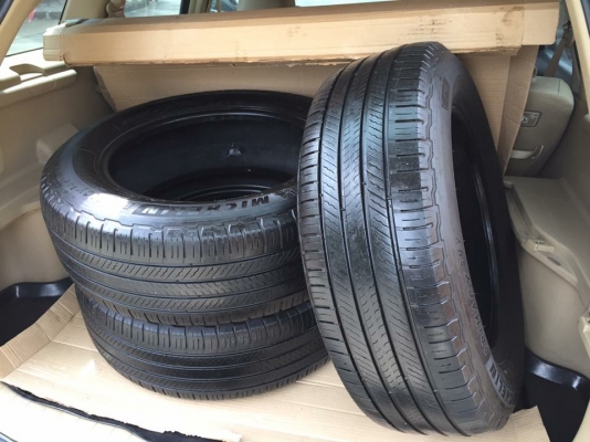 ยาง Michelin 225 65 17 สิ้นปี15 ดอกเต็ม ใช้ยาว ราคาไม่แพง