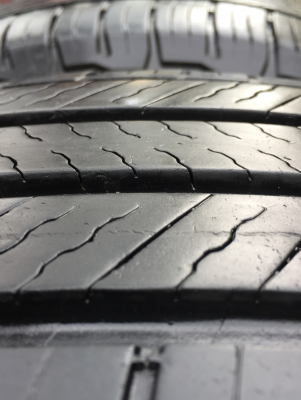 ยาง Michelin 225 65 17 สิ้นปี15 ดอกเต็ม ใช้ยาว ราคาไม่แพง