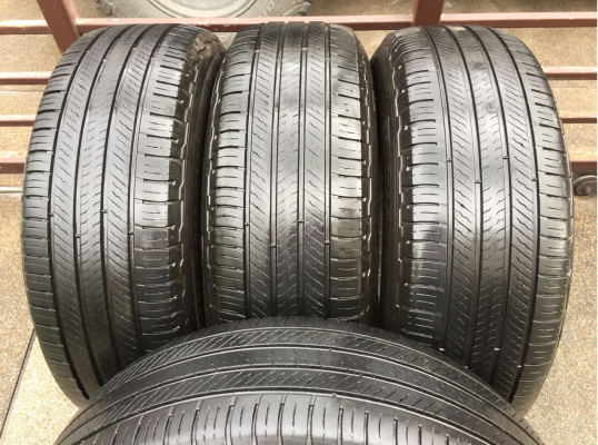 ยาง Michelin 225 65 17 สิ้นปี15 ดอกเต็ม ใช้ยาว ราคาไม่แพง