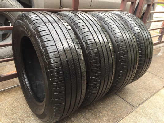 ยาง Michelin 225 65 17 สิ้นปี15 ดอกเต็ม ใช้ยาว ราคาไม่แพง