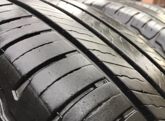 ยาง Michelin 225 65 17 สิ้นปี15 ดอกเต็ม ใช้ยาว ราคาไม่แพง