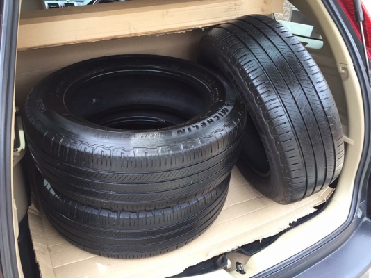 ยาง Michelin 225 65 17 สิ้นปี15 ดอกเต็ม ใช้ยาว ราคาไม่แพง