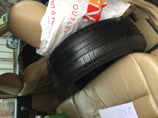 ยาง Michelin 225 65 17 สิ้นปี15 ดอกเต็ม ใช้ยาว ราคาไม่แพง