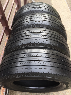 ยาง Bridgestone 215 65 16 กลางปี16 ดอกเต็ม ไม่มีปะ ใช้ยาว ราคาไม่แพง