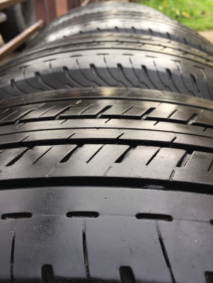 ยาง Bridgestone 215 65 16 กลางปี16 ดอกเต็ม ไม่มีปะ ใช้ยาว ราคาไม่แพง