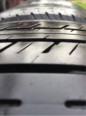 ยาง Bridgestone 215 65 16 กลางปี16 ดอกเต็ม ไม่มีปะ ใช้ยาว ราคาไม่แพง