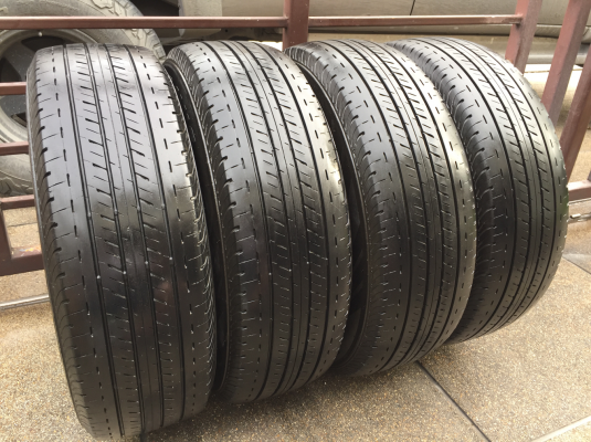 ยาง Bridgestone 215 65 16 กลางปี16 ดอกเต็ม ไม่มีปะ ใช้ยาว ราคาไม่แพง