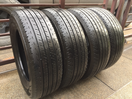 ยาง Bridgestone 215 65 16 กลางปี16 ดอกเต็ม ไม่มีปะ ใช้ยาว ราคาไม่แพง