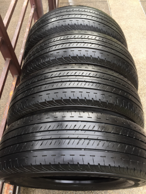 ยาง Bridgestone 215 65 16 กลางปี16 ดอกเต็ม ไม่มีปะ ใช้ยาว ราคาไม่แพง