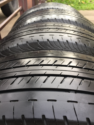 ยาง Bridgestone 215 65 16 กลางปี16 ดอกเต็ม ไม่มีปะ ใช้ยาว ราคาไม่แพง