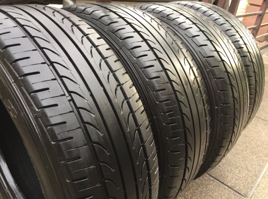 ยาง Goodyear 215 70 15 กลางปี16 ดอกเต็ม ไม่มีปะ ใช้ยาว ราคาไม่แพง