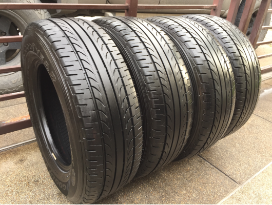 ยาง Goodyear 215 70 15 กลางปี16 ดอกเต็ม ไม่มีปะ ใช้ยาว ราคาไม่แพง