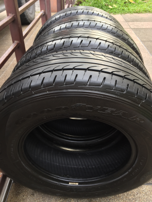 ยาง Goodyear 215 70 15 กลางปี16 ดอกเต็ม ไม่มีปะ ใช้ยาว ราคาไม่แพง