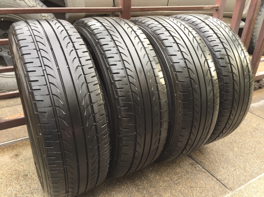 ยาง Goodyear 215 70 15 กลางปี16 ดอกเต็ม ไม่มีปะ ใช้ยาว ราคาไม่แพง