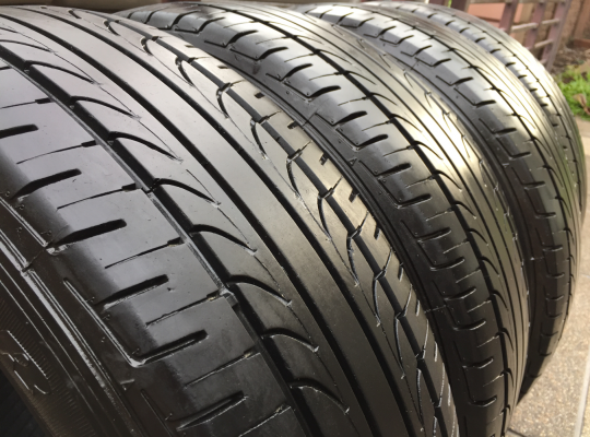 ยาง Goodyear 215 70 15 กลางปี16 ดอกเต็ม ไม่มีปะ ใช้ยาว ราคาไม่แพง