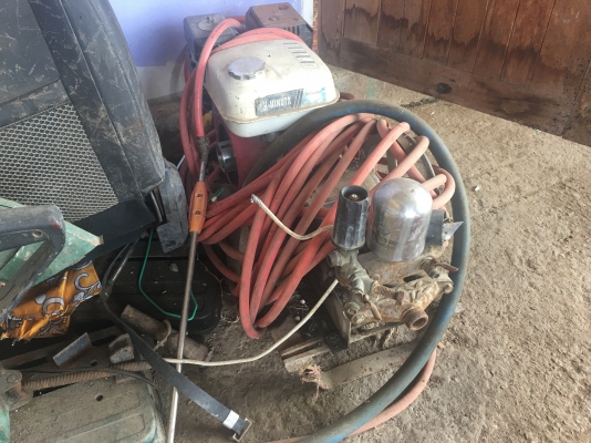 ต้องการขายเครื่องฮอนด้าพร้อมปั้มฉีดยาพร้อมสายและหัวฉีด มีแท่นเครื่องพร้อม. ราคาต่อรองคุยกันได้