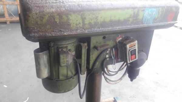 สว่านแท่นยืน เก่าจากนอก แข็งแรงทนทาน ใช้งานได้จริง   ขาย 8,000 บาท