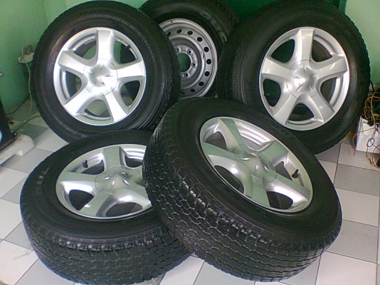 แม็กเดิมพร้อมยางและล้ออะไหล่ D-MAX