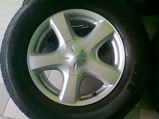 แม็กเดิมพร้อมยางและล้ออะไหล่ D-MAX แม็กเดิมพร้อมยางและล้ออะไหล่ D-MAX