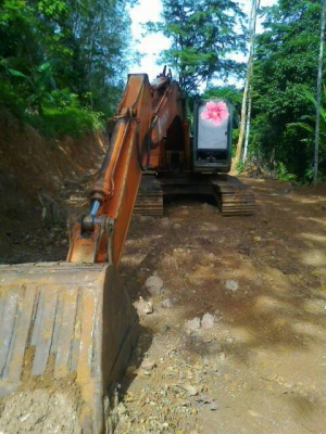 รถแบคโฮ HITACHI EX200-3 ระบบไฟแมกปั๊ม ราคา 420,000 รถแบคโฮ HITACHI EX200-3 ระบบไฟแมกปั๊ม ราคา 420,000