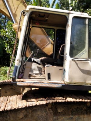 ขายรถแบคโฮ KOMATSU PC200-5 เอกสารอินวอย ระบบไฟเต็ม ราคา 700000