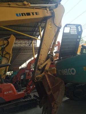 Komatsu PC200-8 สภาพดี พร้อมใช้งาน สนใจติดต่อ 0813553478