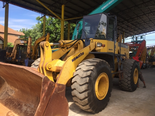 Komatsu WA380-3 สภาพดี พร้อมใช้งาน สนใจติดต่อ 0813553478