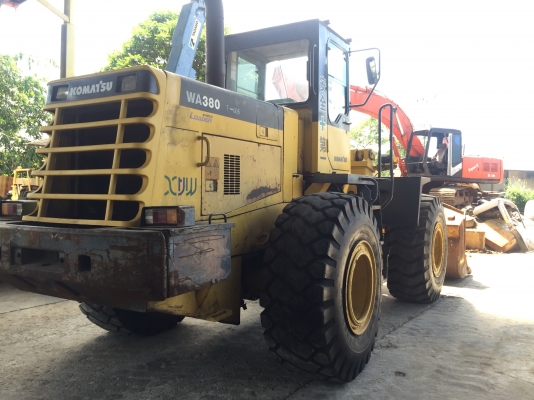 Komatsu WA380-3 สภาพดี พร้อมใช้งาน สนใจติดต่อ 0813553478