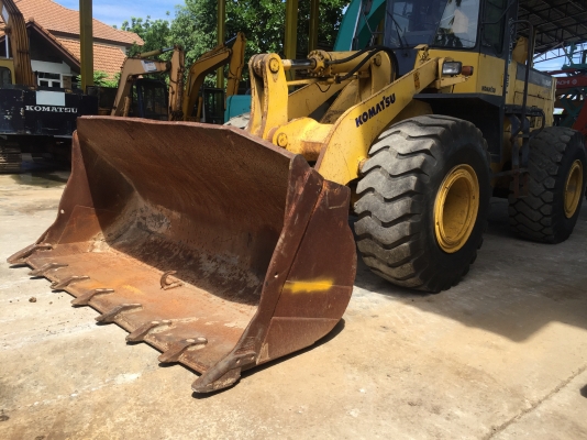 Komatsu WA380-3 สภาพดี พร้อมใช้งาน สนใจติดต่อ 0813553478