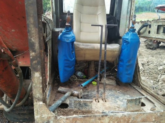 ขายรถแบคโฮ HITACHI 60 ราคา 185000 พร้อมหัวคีปไม้กับบุ้งกี๋ ขายรถแบคโฮ HITACHI 60 ราคา 185000 พร้อมหัวคีปไม้กับบุ้งกี๋