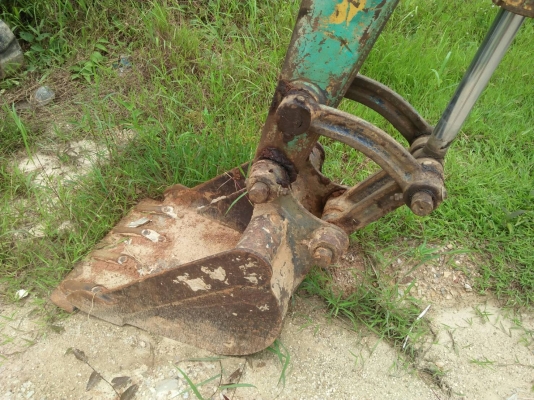 ขายรถแบคโฮ KOMATSU PC40-6 ราคา 220000 ขายรถแบคโฮ KOMATSU PC40-6 ราคา 220000