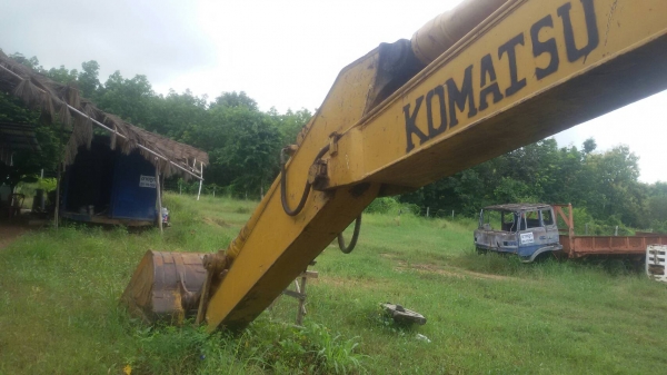 ขายรถแบคโฮ KOMATSU PC200-5 คอลโทรลสั้น เอกสารเล่ม ราคา 390000 ขายรถแบคโฮ KOMATSU PC200-5 คอลโทรลสั้น เอกสารเล่ม ราคา 390000