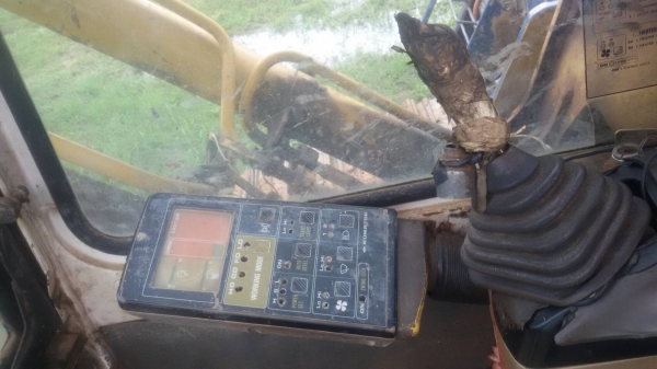 ขายรถแบคโฮ KOMATSU PC200-5 คอลโทรลสั้น เอกสารเล่ม ราคา 390000 ขายรถแบคโฮ KOMATSU PC200-5 คอลโทรลสั้น เอกสารเล่ม ราคา 390000