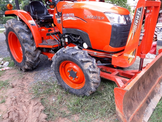 ขายรถไถL3608spปี57ปลายปีอุปกรณ์3ชิ้นพร้อมใช้งานครับ