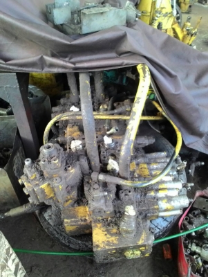 ปั้มไฮดรอลิกเฟืองสวิงแมชชีนเนอรี่พร้อมมอเตอร์และคอนโทรลวาล์วได้ทั้ง 3 อย่างครบ.