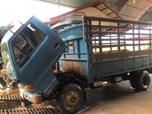 Isuzu NPR59LU 115 ห้างแท้ปี37 เกียรสั้นหัวยกได้ืพร้อมคอกอย่างงาม เล่มพร้อม Isuzu NPR59LU 115 ห้างแท้ปี37 เกียรสั้นหัวยกได้ืพร้อมคอกอย่างงาม เล่มพร้อม