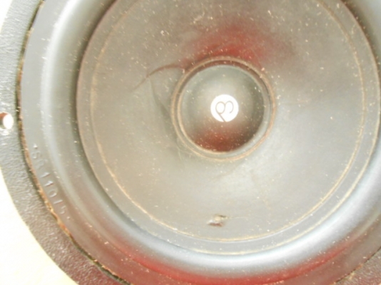 ลำโพง5.5นิ้ว CLIF DESINGS โคลงหล่อเสียงหวานมากไม่บาดหู ข้างนึงมีตำหนินิดนึงตามรูปอีกข้างปกติ ลำโพง5.5นิ้ว CLIF DESINGS โคลงหล่อเสียงหวานมากไม่บาดหู ข้างนึงมีตำหนินิดนึงตามรูปอีกข้างปกติ