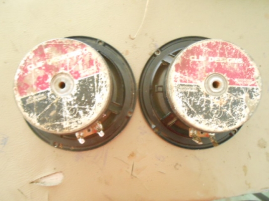 ลำโพง5.5นิ้ว CLIF DESINGS โคลงหล่อเสียงหวานมากไม่บาดหู ข้างนึงมีตำหนินิดนึงตามรูปอีกข้างปกติ ลำโพง5.5นิ้ว CLIF DESINGS โคลงหล่อเสียงหวานมากไม่บาดหู ข้างนึงมีตำหนินิดนึงตามรูปอีกข้างปกติ