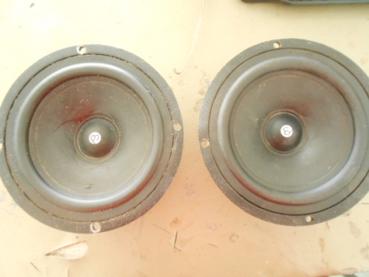 ลำโพง5.5นิ้ว CLIF DESINGS โคลงหล่อเสียงหวานมากไม่บาดหู ข้างนึงมีตำหนินิดนึงตามรูปอีกข้างปกติ