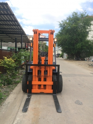 ขายรถยกโฟร์คลิฟท์ดีเซลยี่ห้อ TOYOTA ยกได้3 ตัน เสาสูง5 เมตร