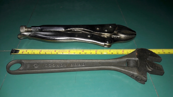 ขายคีมล็อกและประแจเลื่อนTAPARIA MADE IN INDIA.แพ็คคู่ 2ตัว เก่าเก็บรุ่นเก่า