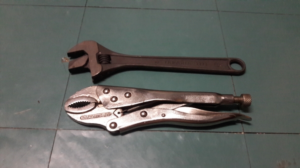 ขายคีมล็อกและประแจเลื่อนTAPARIA MADE IN INDIA.แพ็คคู่ 2ตัว เก่าเก็บรุ่นเก่า