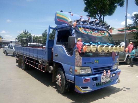 Isuzu NQR 150แรงห้างแท้ปี43 ยาว5.5ม สวยเดิมบาง เล่มพร้อมโอน Isuzu NQR 150แรงห้างแท้ปี43 ยาว5.5ม สวยเดิมบาง เล่มพร้อมโอน