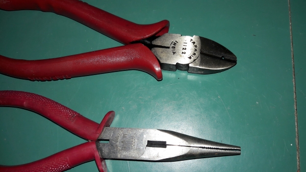 ขายคีมแพ็ค2ด้าม ปากแหลมตราเพชรและคีมตัดทาปาเรียงานเก่าเก็บ