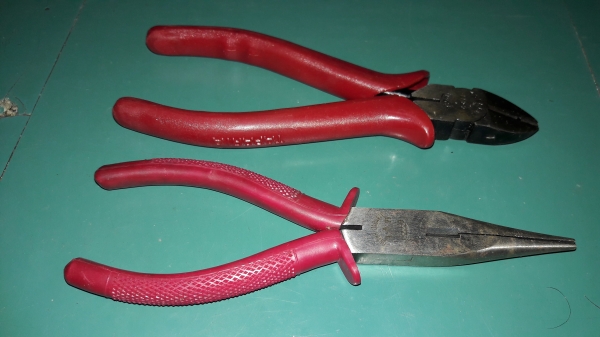 ขายคีมแพ็ค2ด้าม ปากแหลมตราเพชรและคีมตัดทาปาเรียงานเก่าเก็บ