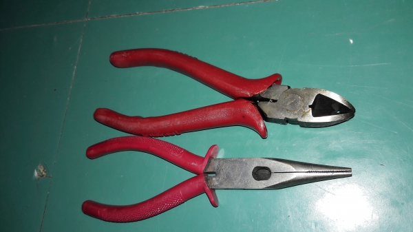 ขายคีมแพ็ค2ด้าม ปากแหลมตราเพชรและคีมตัดทาปาเรียงานเก่าเก็บ