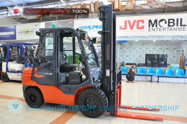 ขายรถโฟล์คลิฟท์มือสอง TOYOTA รุ่น 8FD30-13265 นำเข้าจากประเทศญี่ปุ่น 100\% ไม่เคยใช้งานในไทย